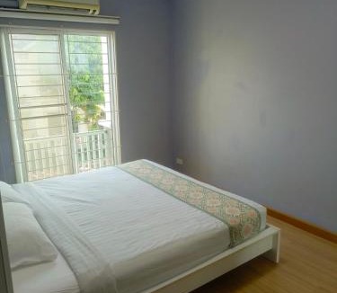 Thep Kasattri House | Private Room in a Shared Homestay