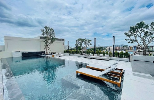 Don Muang Hotel | Radisson Hotel Don Mueang Bangkok
