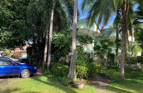 Chaweng City Center House | Rattana Guesthouse & Bungalow