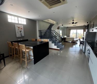 Ban Saiyuan House | Rawai Seaview Pool Townhouse