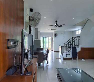 Ban Saiyuan House | Rawai Seaview Pool Townhouse
