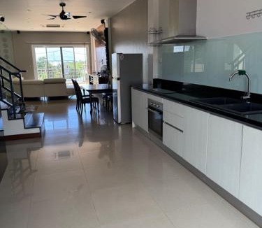 Ban Saiyuan House | Rawai Seaview Pool Townhouse