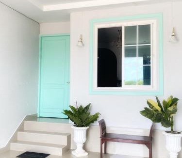 Hat Yai Apartment | River 1 2BR 8Pax 9 Mins to LeeGarden Free Netflix