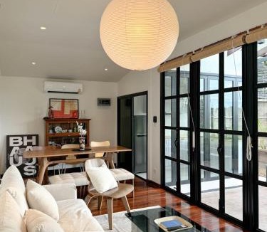 Wat Ket Villa | Riverfront Design Villa w 3 Acre Lawn and River View
