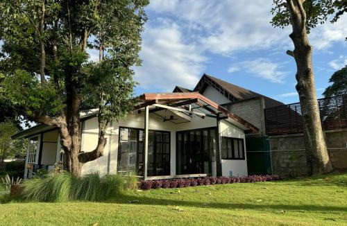 Wat Ket Villa | Riverfront Design Villa w 3 Acre Lawn and River View
