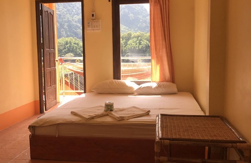 Muang Ngoi Neua Hotel | Riverview Bungalows & GH