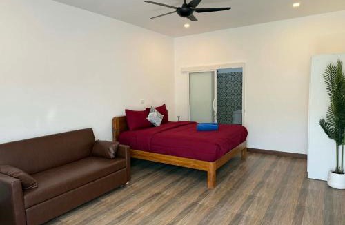 Ban Saiyuan Hotel | Roomz at Rawai