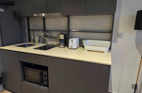 Pratumnak Hill Condo | Sea View I Beach Front I Walk to The Beach