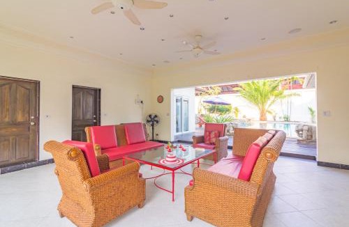 Pratumnak Hill Villa | Seaside Villa 3 Pools, 2 mins walk to beach
