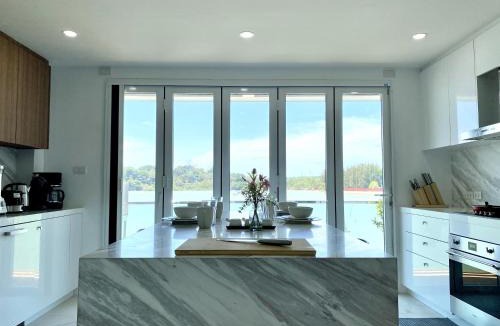 Talat Yai Ski Chalet | Seaview Duplex Home - Panwa Beach - Baan Jayden