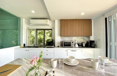 Talat Yai Ski Chalet | Seaview Duplex Home - Panwa Beach - Baan Jayden