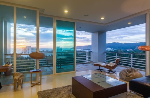 Karon Apartment | Seaview penthouse in Karon, walk to beach & shops!