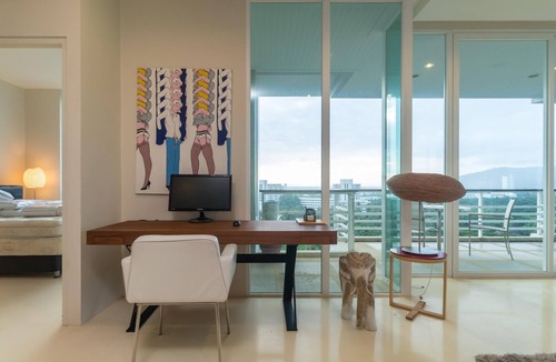Karon Apartment | Seaview penthouse in Karon, walk to beach & shops!