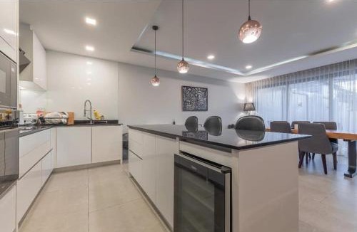 Nong Chaeng Villa | Serenity Jomtien Villa with Pool