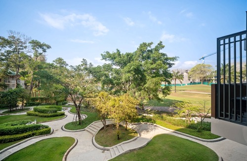 Laguna Condo | Skypark Aurora, Studio 1311 1A Deluxe