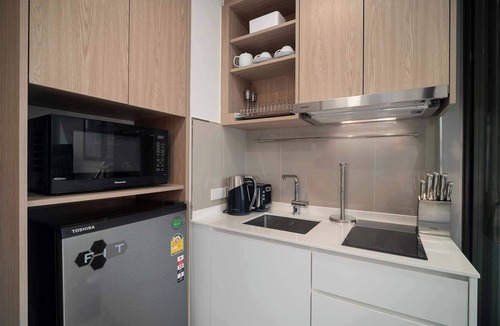 Laguna Condo | Skypark Aurora, Studio 1305 1A Deluxe