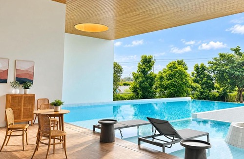Bang Phli House | Spacious 3-Bedroom House with Shared Pool near Mega Bangna