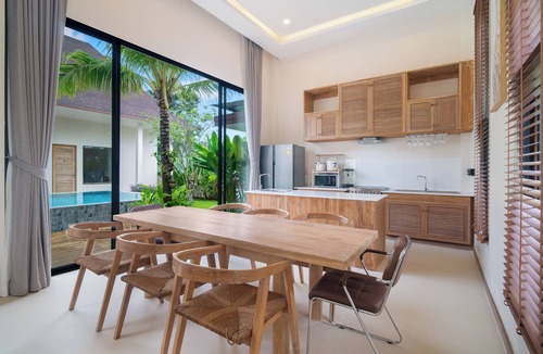 Si Sunthon Villa | Spacious 5-bedroom villa in fantastic Si Sunthon with WiFi, AC