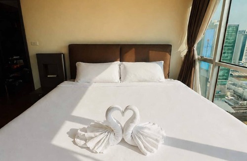 Thung Maha Mek Condo | Spacious 125 sqm Executive 3-Bedroom Residence in Silom-Sathon