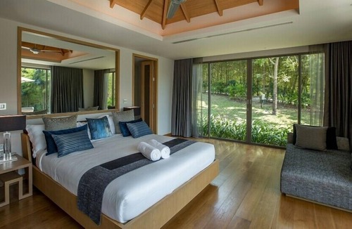 Choeng Thale Villa | Stunning 6 Bedroom Phuket Pool Villa