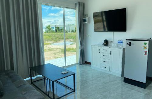 Lat Yao Hotel | Sweet Side Stay