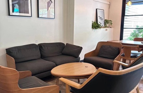 Samsen Nai Hostel | T Hostel at Victory Monument