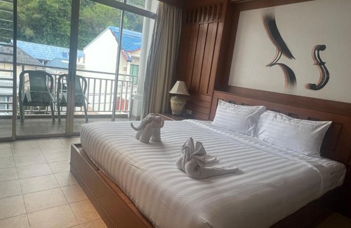 Nanai Road House | Talya Patong Hotel