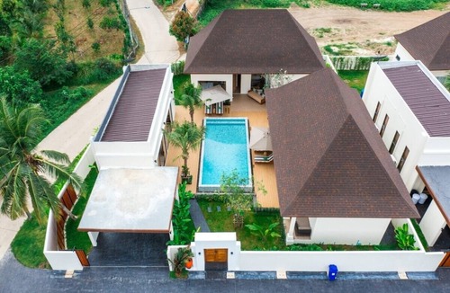 Talat Nuea Villa | Taraburi's Finest: Brand New Build Poolside Bliss!