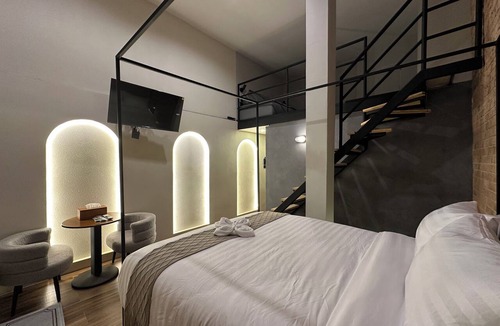 Ratchadaphisek Bed & Breakfast | ThaiLoft
