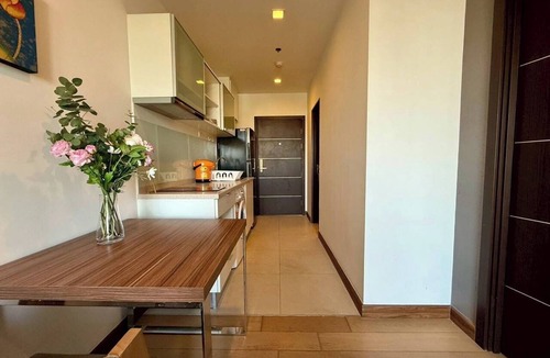 Chang Khlan Apartment | The Astra Luxe Suite-B604 Prime Location in Central Chiang Mai Cozy & Modern