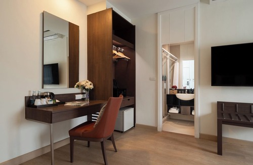 Ploenchit Hotel | The Legacy Hotel Nana Sukhumvit, Aspira Collection