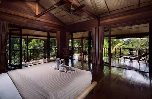 Nang Lae Ski Chalet | The Longhouse - 2 loft rooms with balconies near Black House Museum