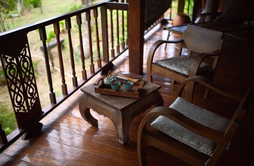 Nang Lae Ski Chalet | The Longhouse - 2 loft rooms with balconies near Black House Museum