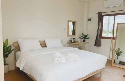 Chang Khlan Hostel | The Northern Grace Ping Riverside Hostel