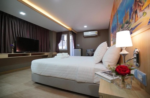 Phra Khanong Hotel | The Qube fifty Hotel