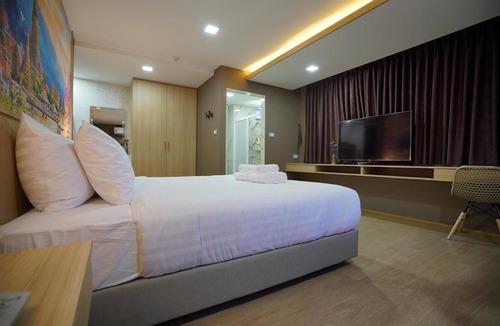 Phra Khanong Hotel | The Qube fifty Hotel