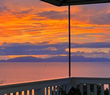 Sikao Villa | The Sunny Hill House