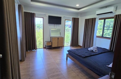 Koh Lan House | Tone Vintage Cafe & Sleepp