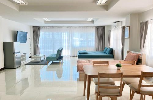 Phuket Apartment | TONY Central Stay