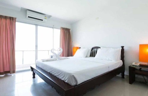 North Pattaya Hotel | Townhouse Hillview Suites Pattaya Formerly Chatkaew Suites