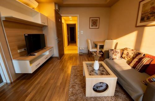 Nong Pa Khrang Apartment | Treasure Condo Kitchenette Wifi