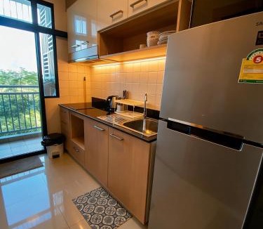 Nong Pa Khrang Apartment | Treasure Condo Kitchenette Wifi