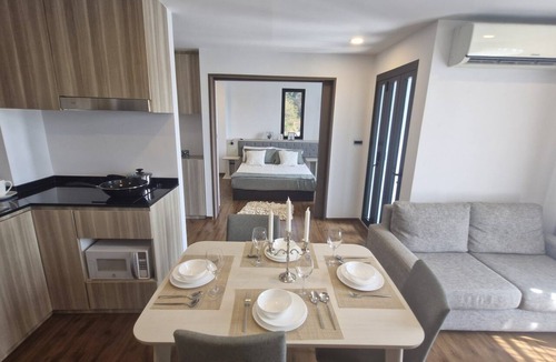 Tha Thaewawong Hotel | Triple J Suite