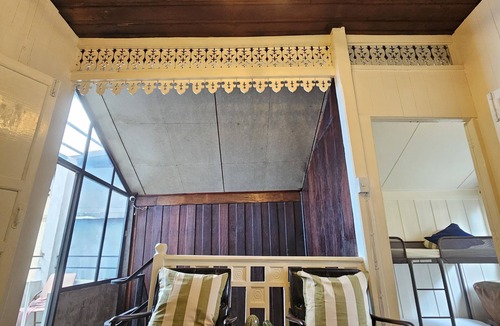 Wat Bowon Niwet Hostel | Trok Silp Cafe&Bar