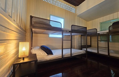 Wat Bowon Niwet Hostel | Trok Silp Cafe&Bar