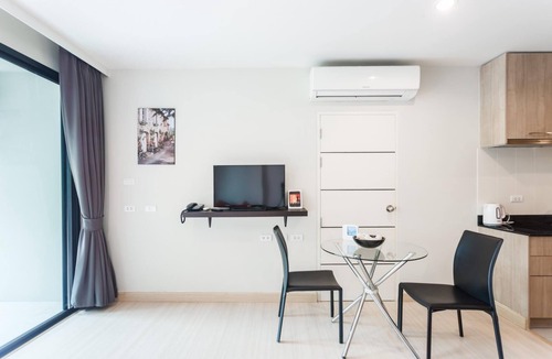 Patong Apartment | U208 - Patong Studio with kitchen, pool & patio