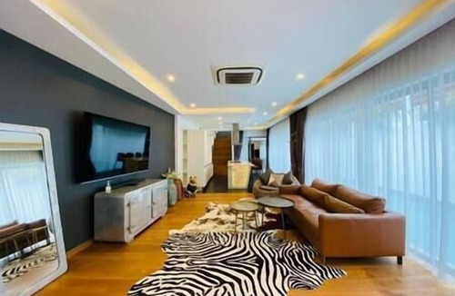 Chalong House | Villa Pattana stunning 3Br, 4-bath villa nestled in the enchanting Rawai area of Phuket