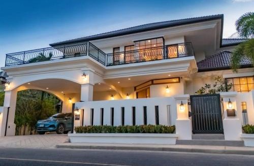 Laguna Villa | Villa Viola 7 Bedroom, Fully Staffed, on the Golf Course