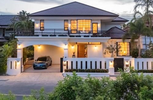 Laguna Villa | Villa Viola 7 Bedroom, Fully Staffed, on the Golf Course