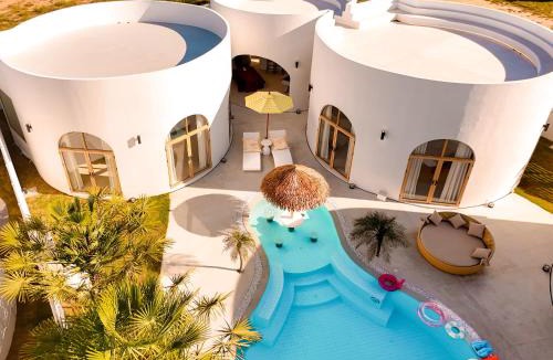 Bang Sare Villa | White Curve Villa